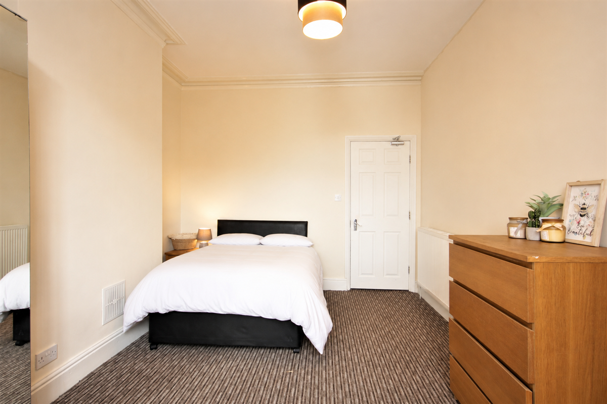 Room Carlton Road in Salford