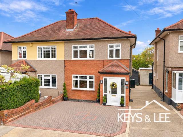 Flat Chelmsford Avenue in London