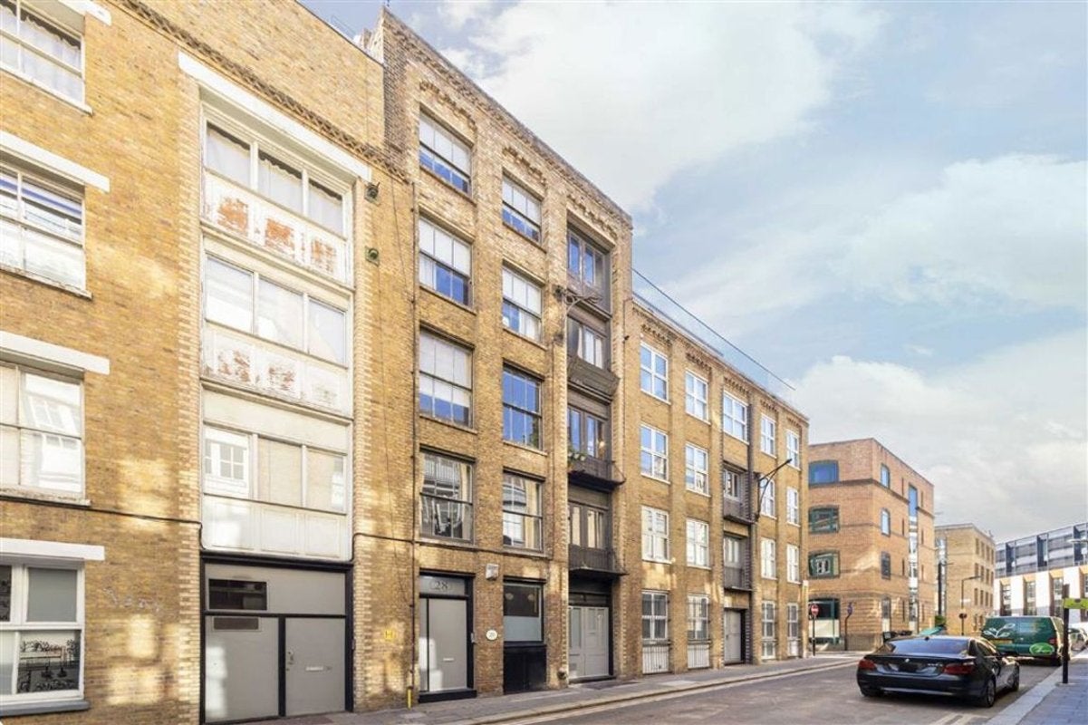 Flat Phipp Street in Greater London