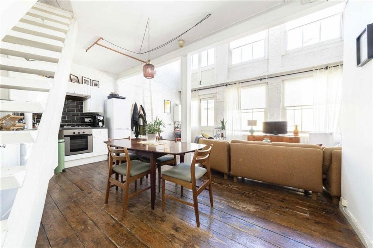 Flat Phipp Street in Greater London