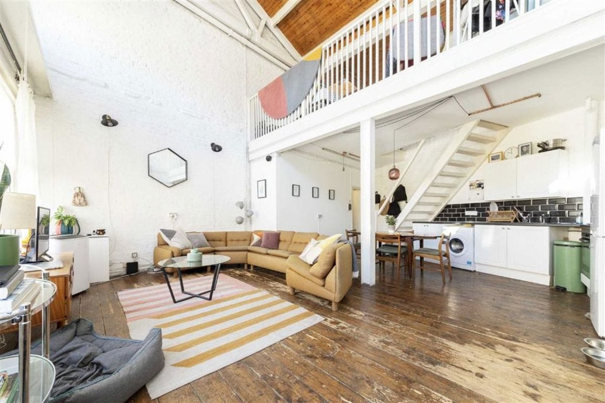 Flat Phipp Street in Greater London