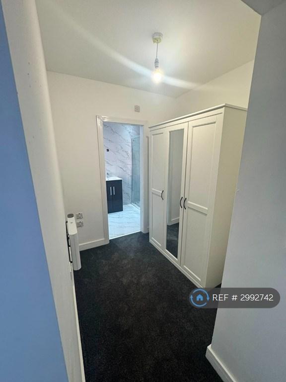 Flat Kirkstall Road in Leeds