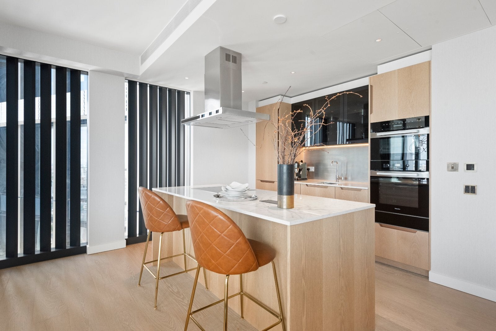 Flat Nine Elms Lane in Greater London