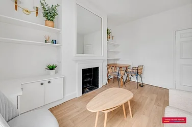 Flat Batoum Gardens in Greater London