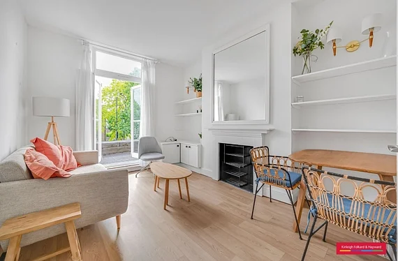 Flat Batoum Gardens in Greater London