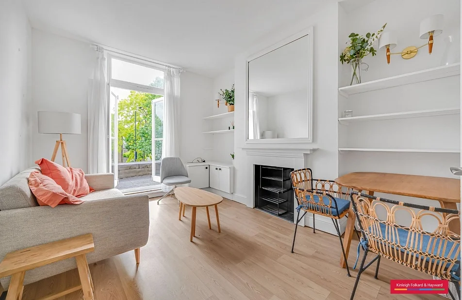 Flat Batoum Gardens in Greater London