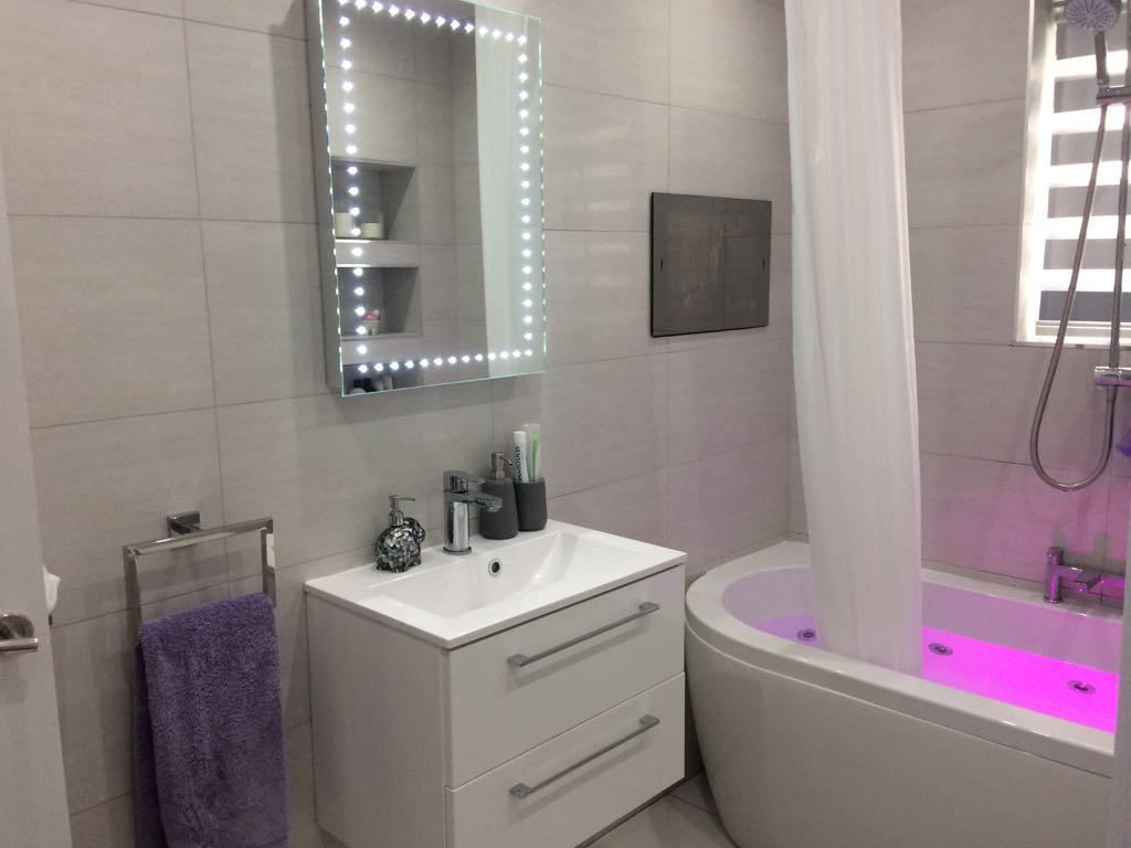 Flat Jade Close in Greater London