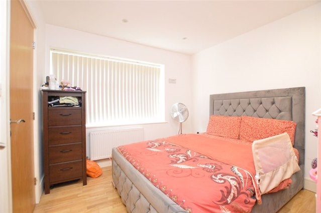 Flat Cornwall Road in Greater London
