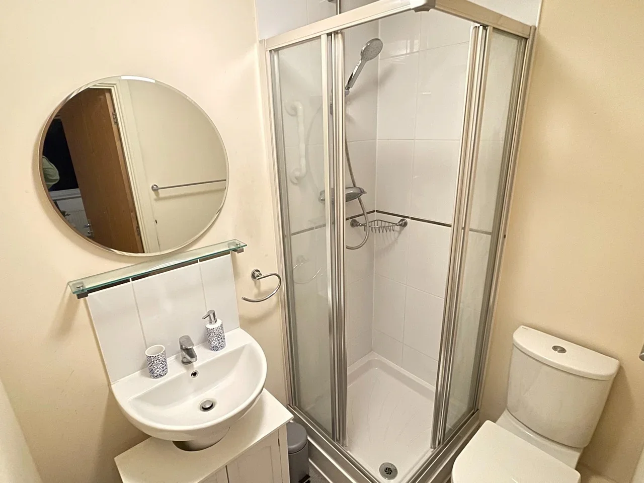 Room Daylesford Grove in Slough