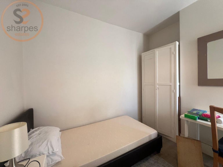 Room Cavendish Road in Greater London