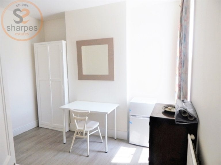 Room Cavendish Road in Greater London