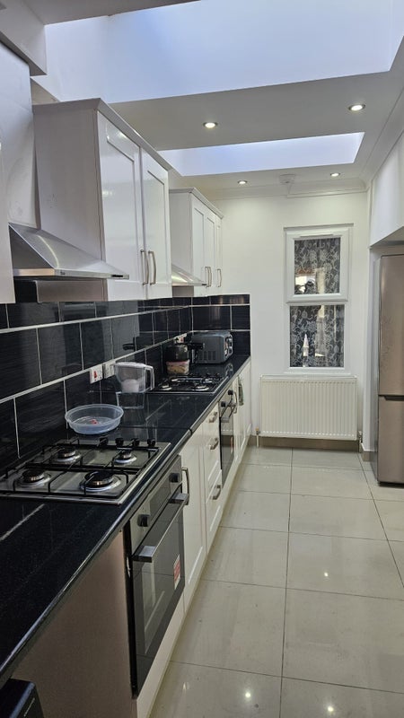 Room Oakfield Road in Greater London