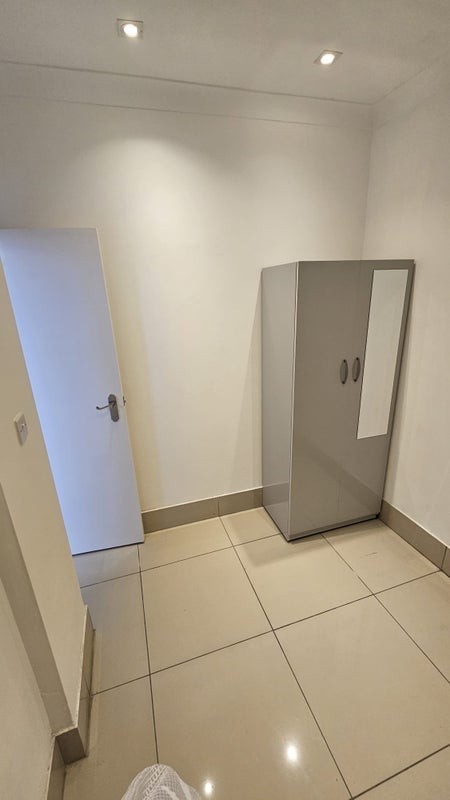Room Oakfield Road in Greater London