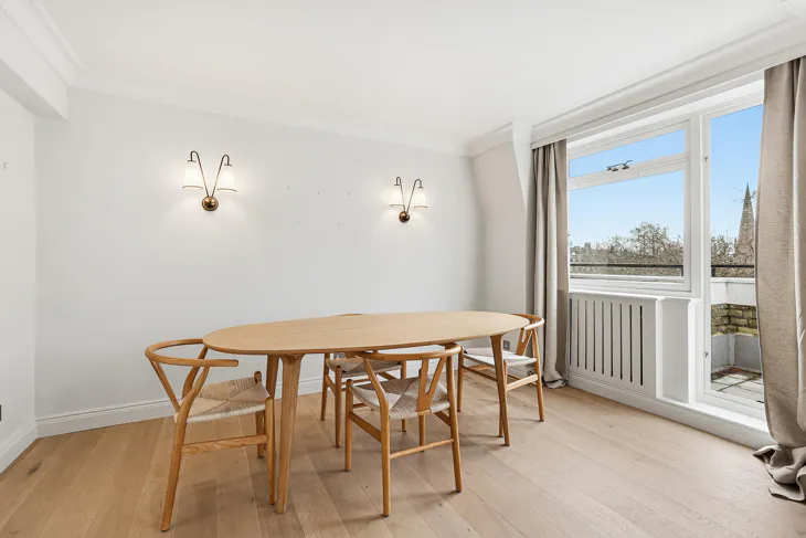 Flat Onslow Square in Greater London