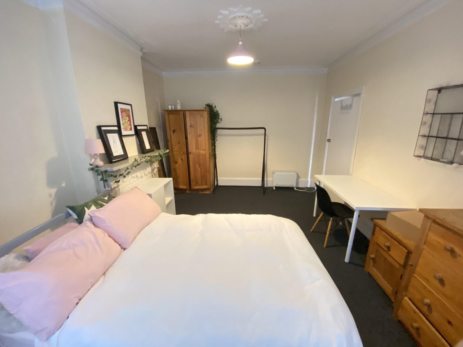 Room Wyeths Road in Epsom and Ewell