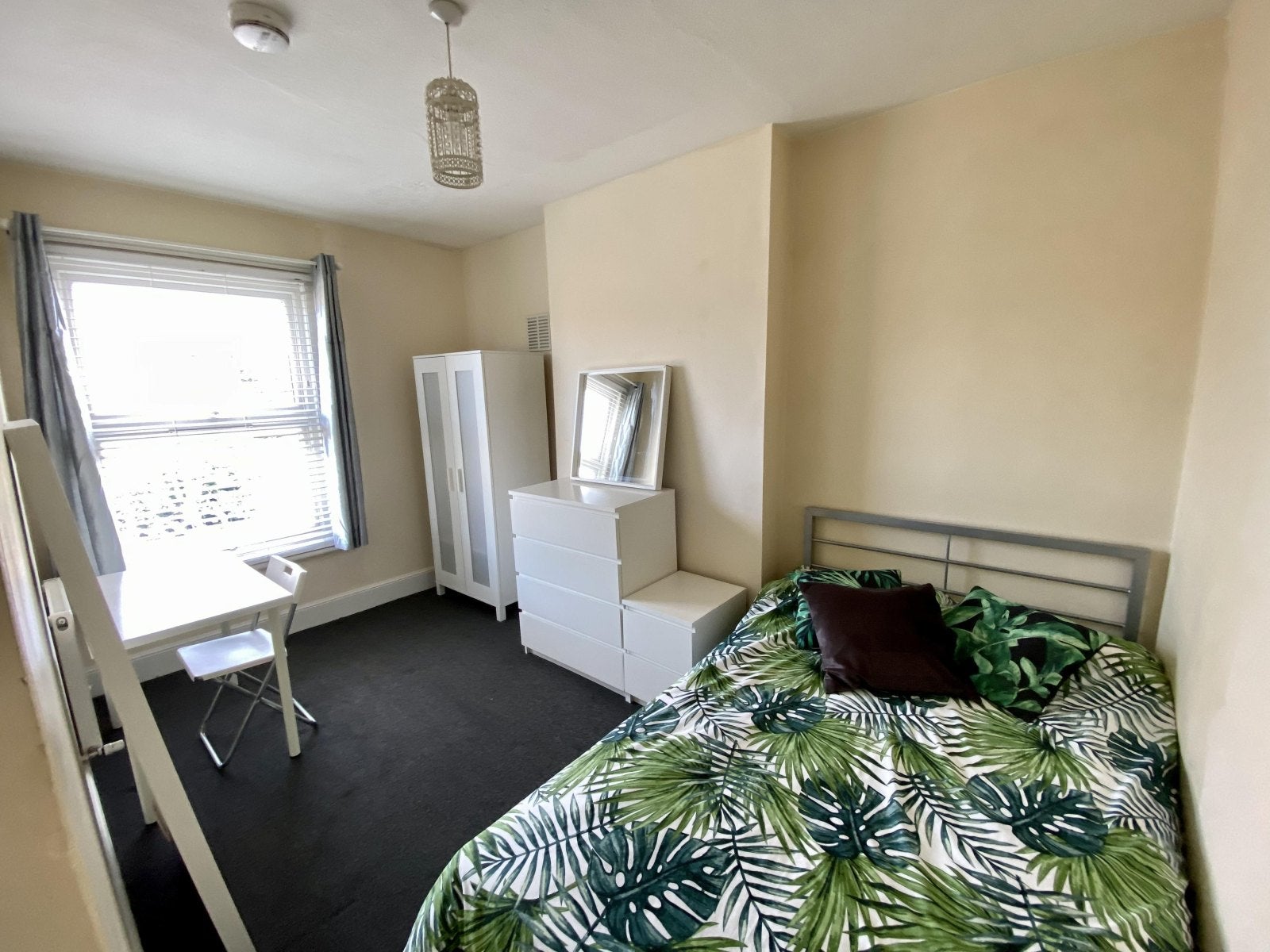 Room Wyeths Road in Epsom and Ewell