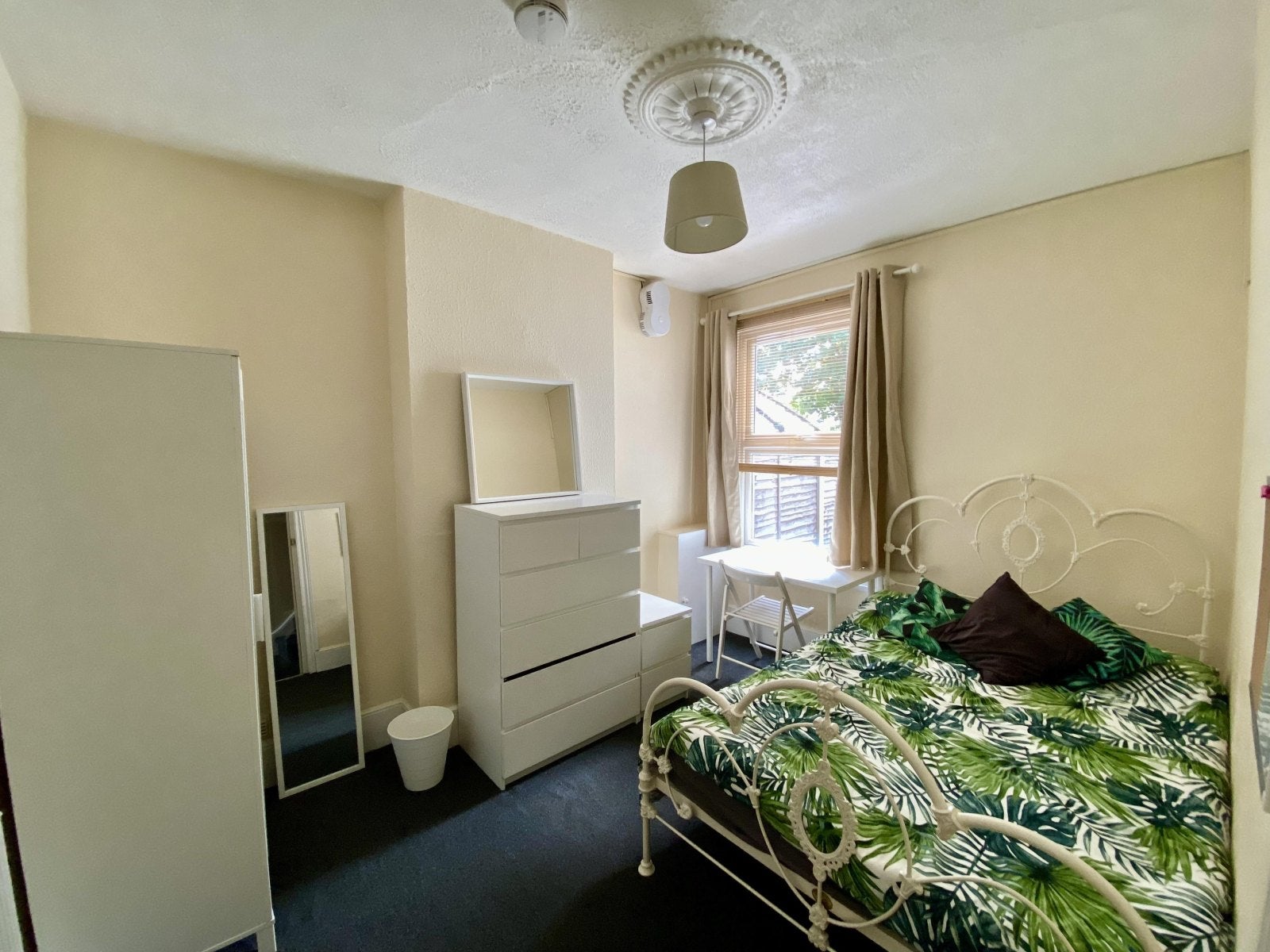 Room Wyeths Road in Epsom and Ewell