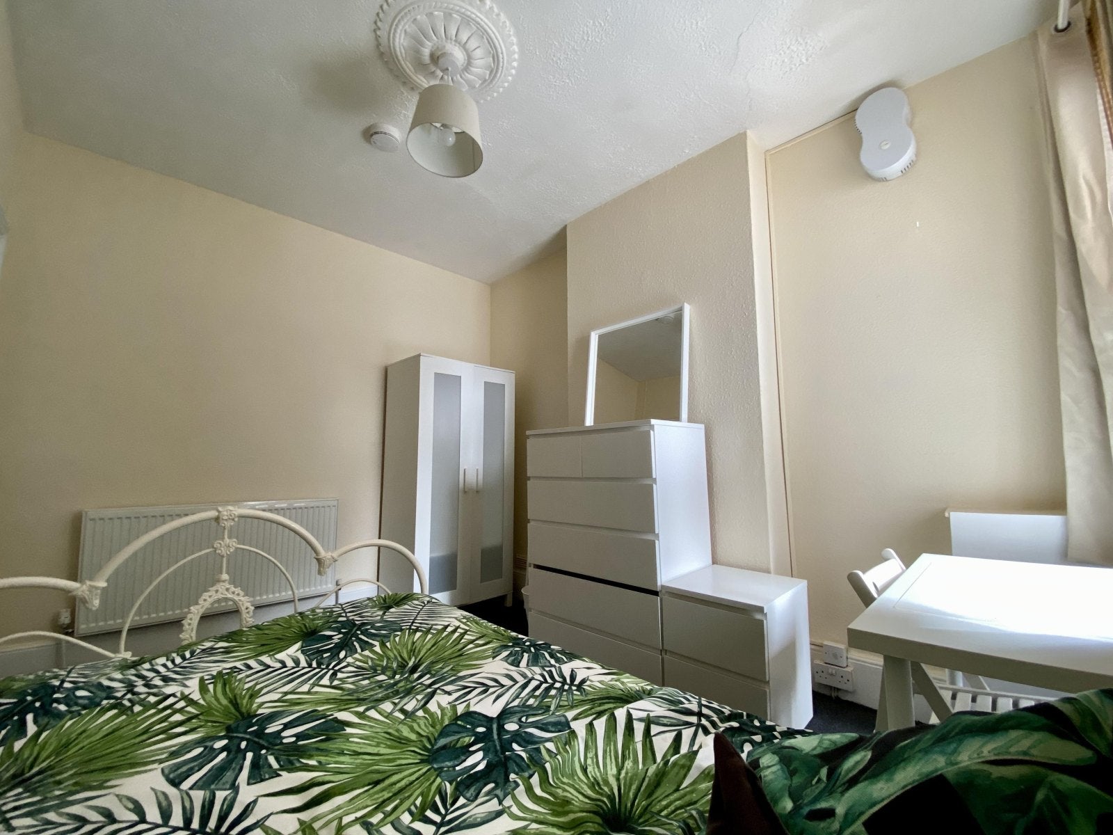 Room Wyeths Road in Epsom and Ewell