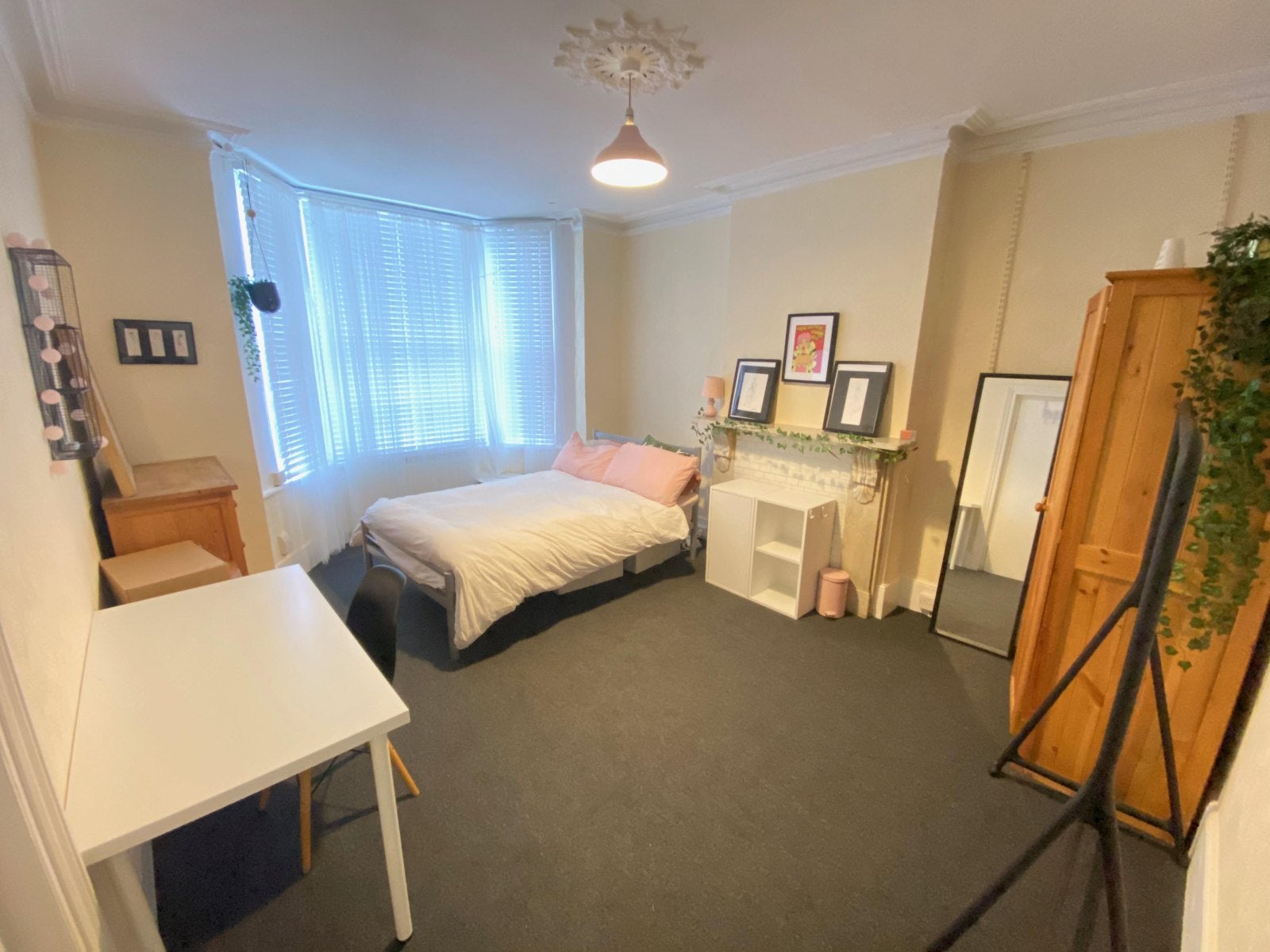 Room Wyeths Road in Epsom and Ewell