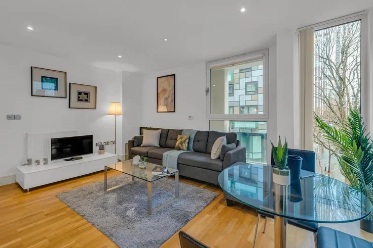 Flat Millharbour in Greater London