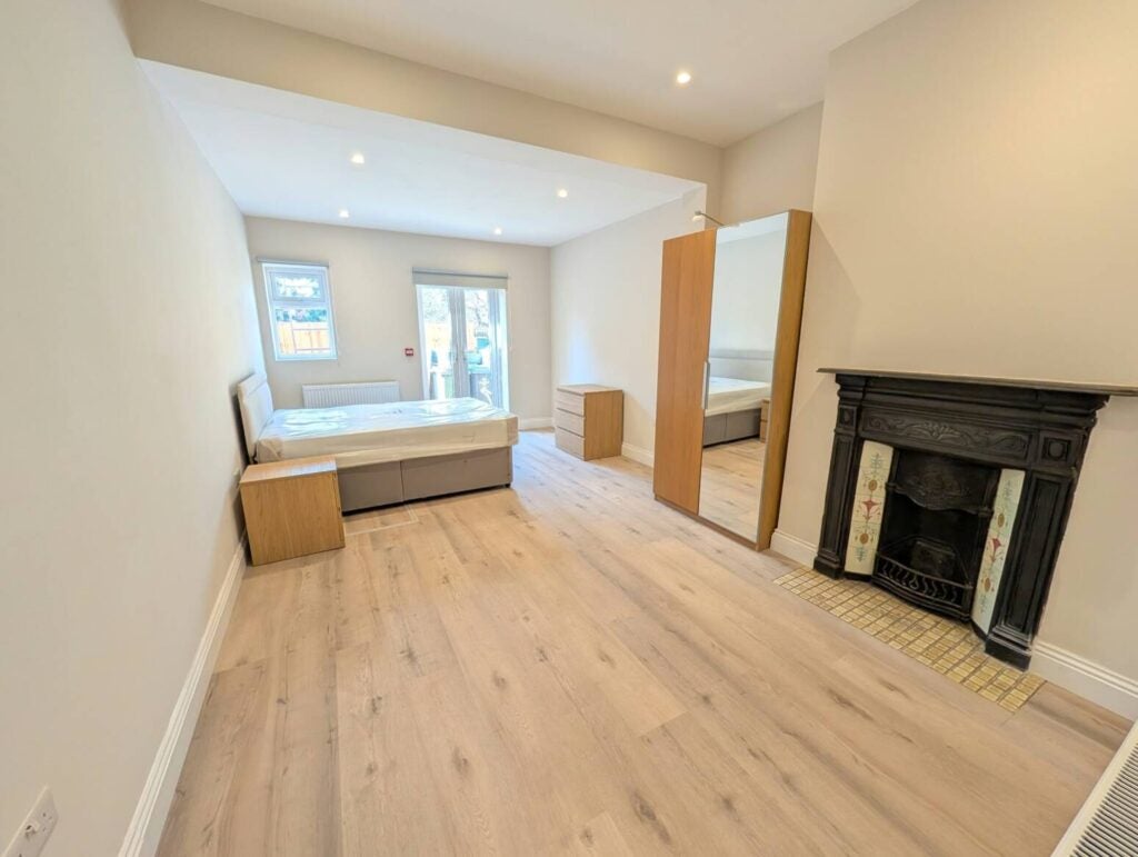 Room Villiers Road in Greater London