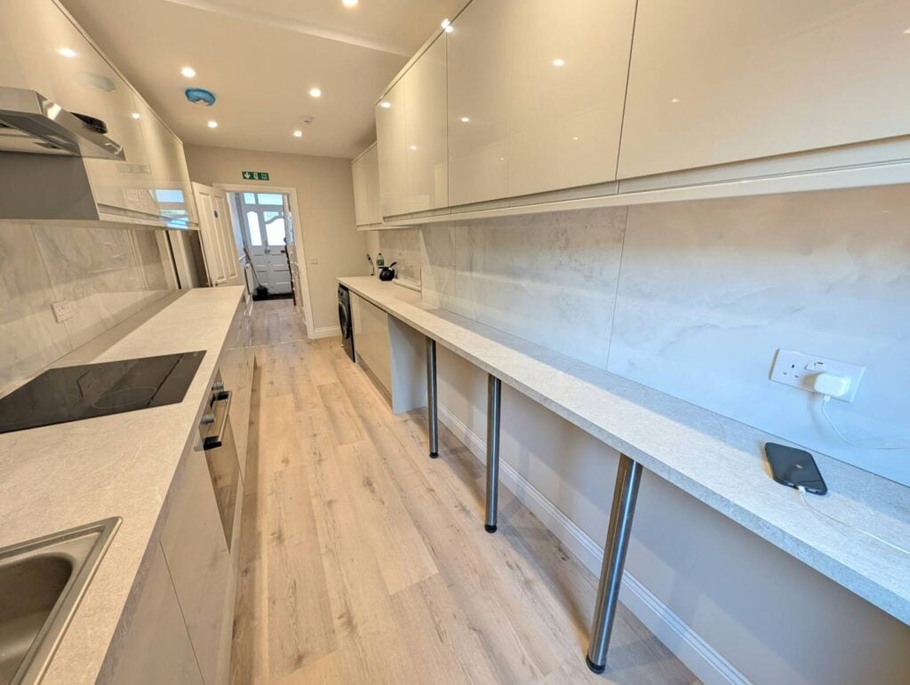 Room Villiers Road in Greater London