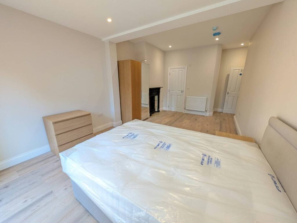 Room Villiers Road in Greater London