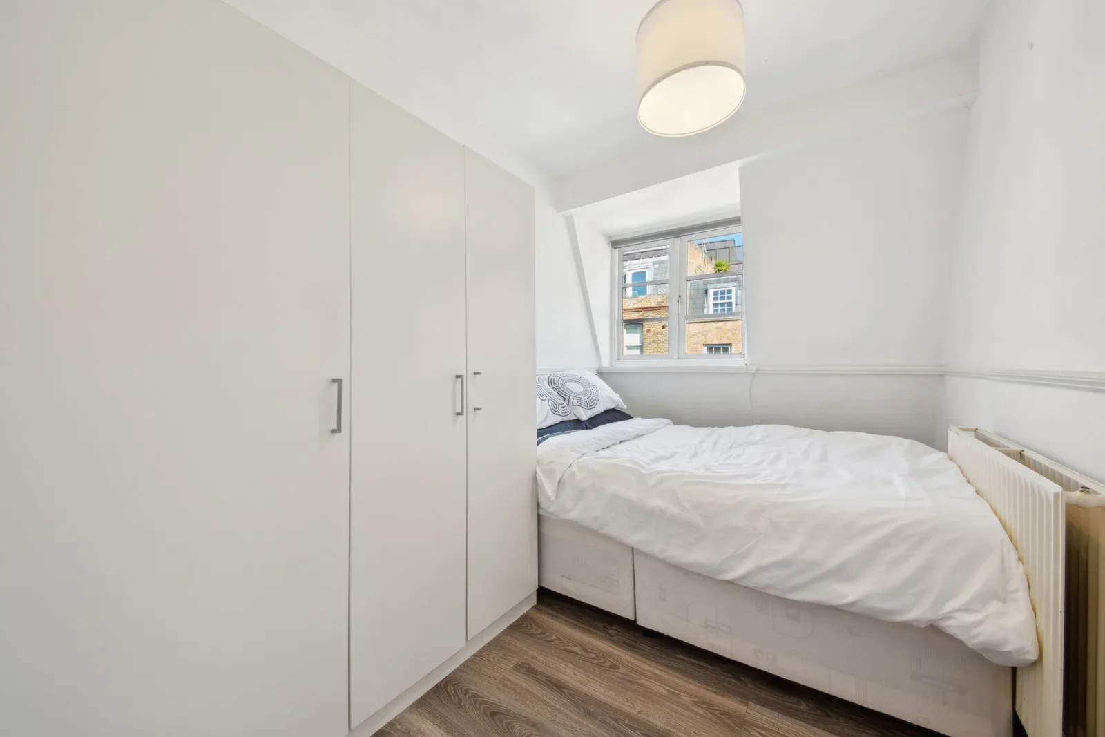 Flat Leather Lane in Greater London