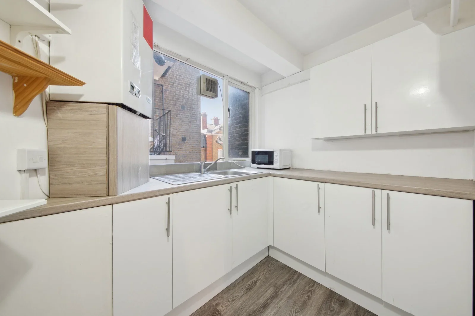 Flat Leather Lane in Greater London