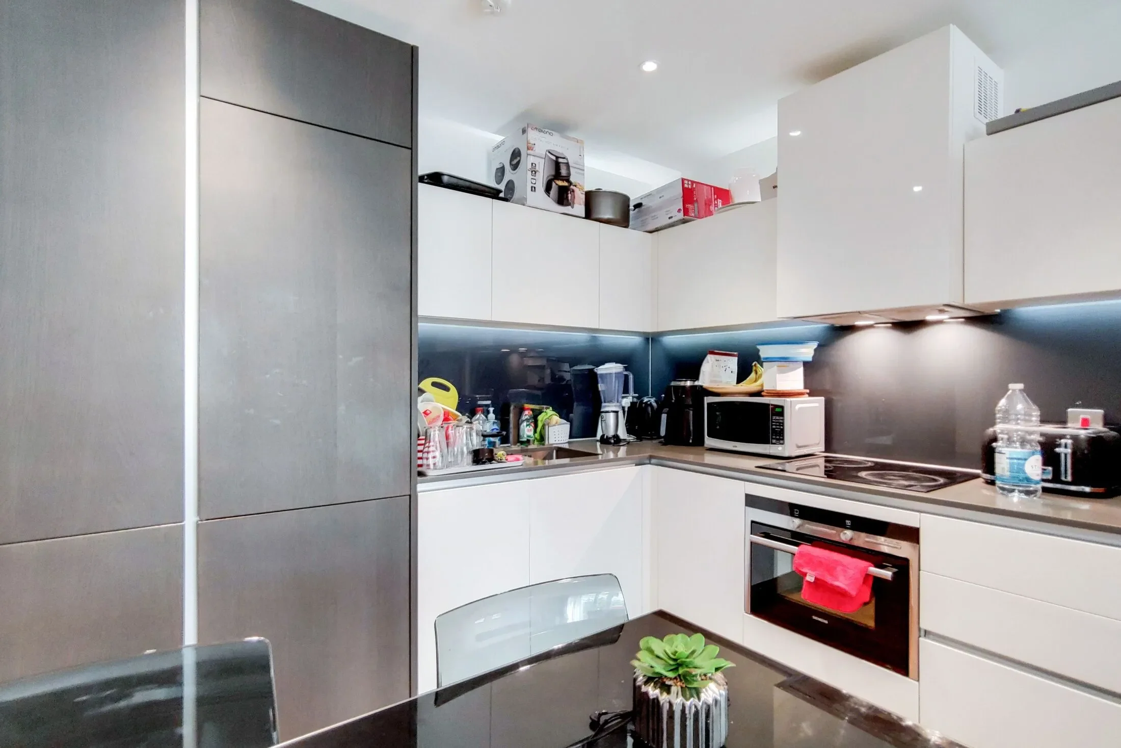 Flat Weigall Road in Greater London