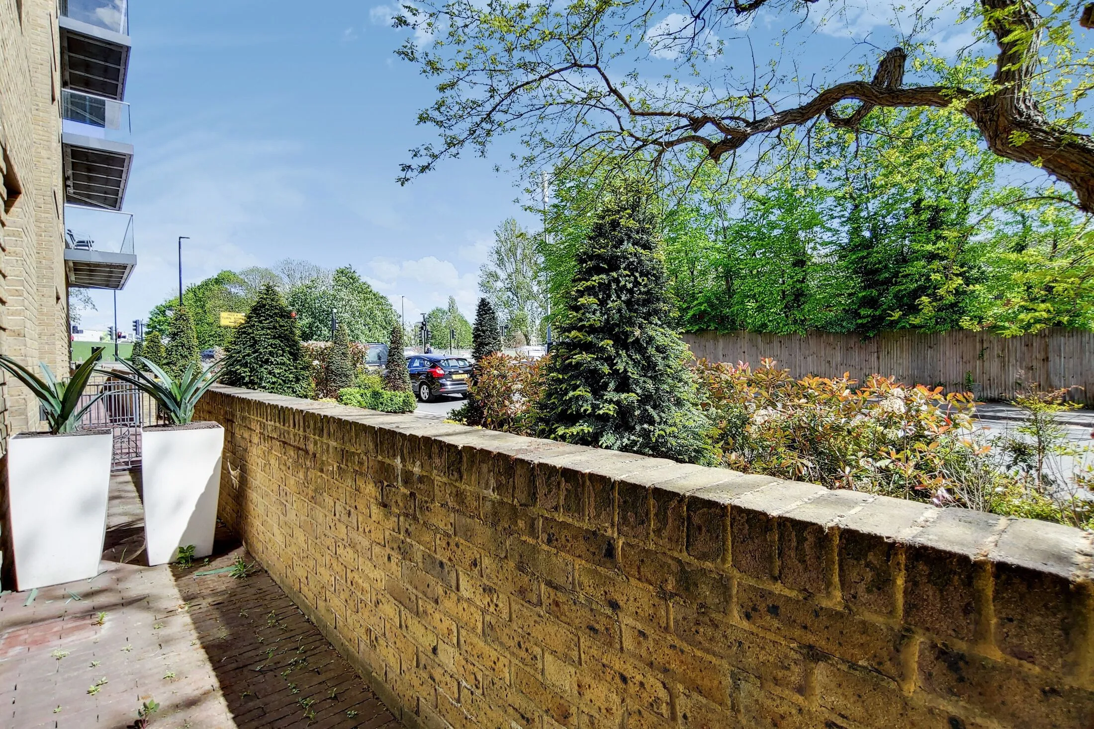 Flat Weigall Road in Greater London