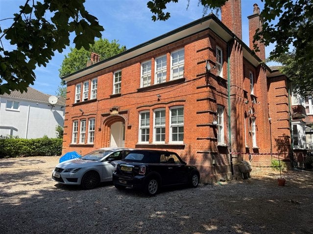 Flat Royston Grove in Greater London