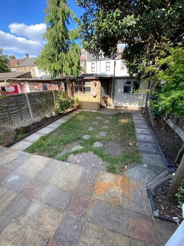 Room Albert Road in Greater London