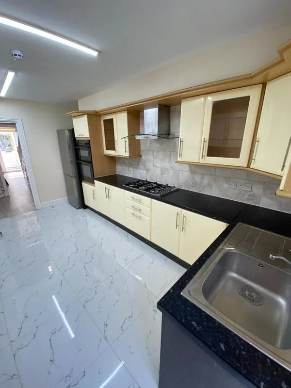 Room Albert Road in Greater London