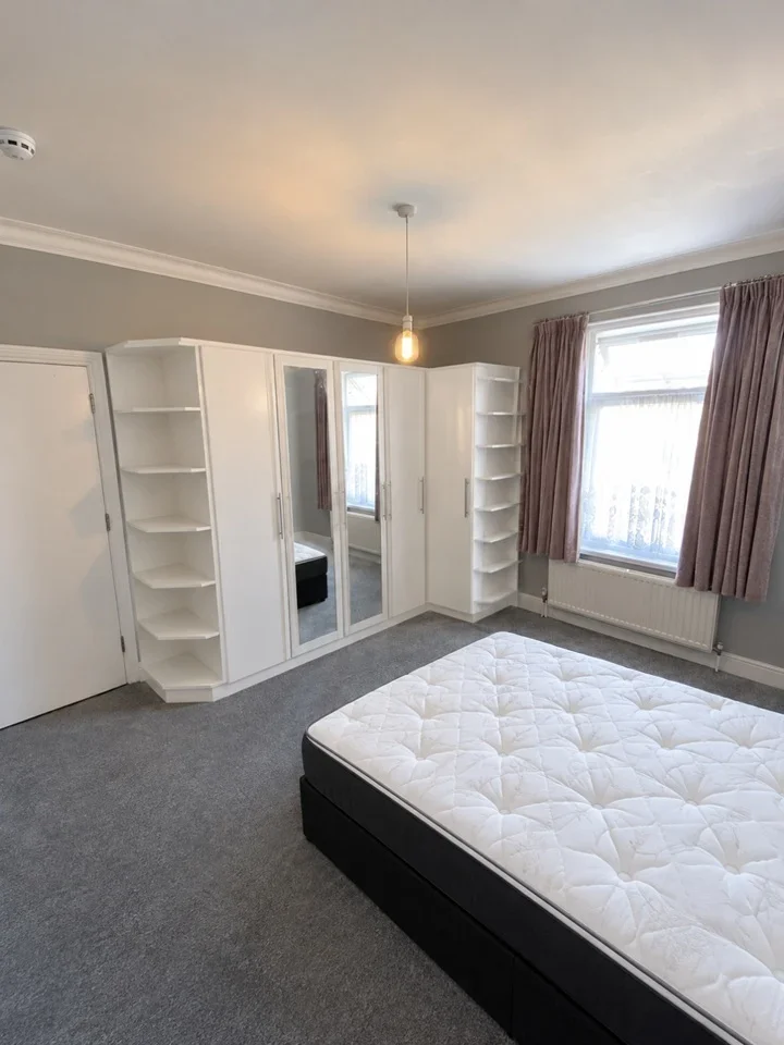 Room Albert Road in Greater London