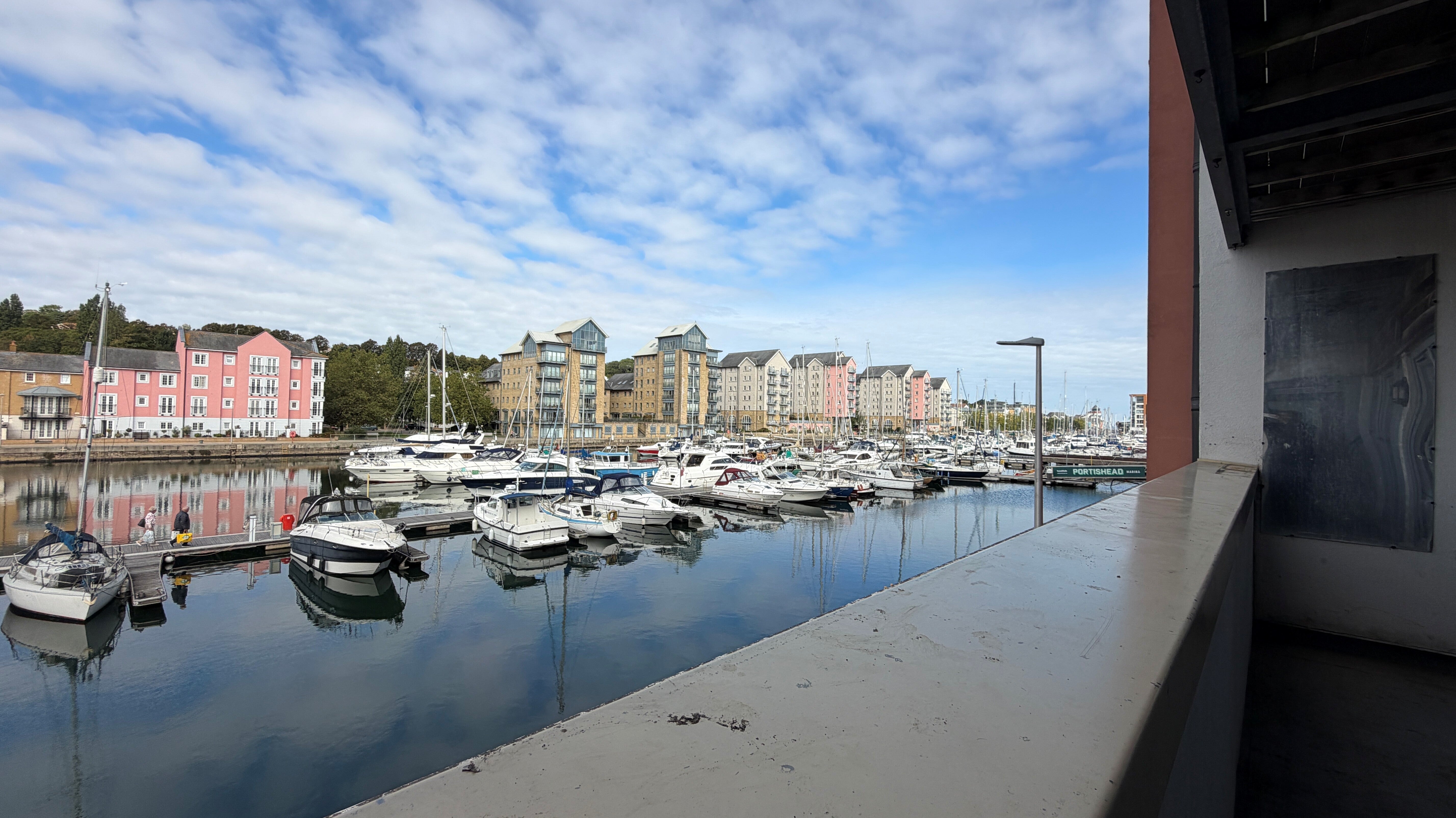 Flat Merchant Square in Bristol