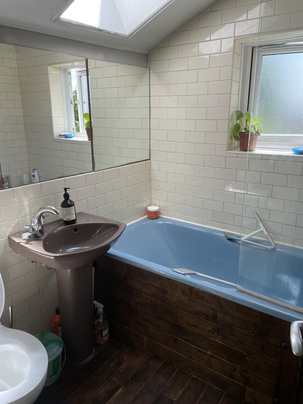 Flat Farleigh Road in Greater London