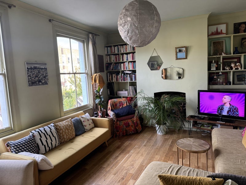 Flat Farleigh Road in Greater London