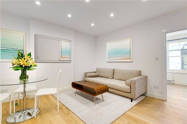 Flat Kenway Road in London