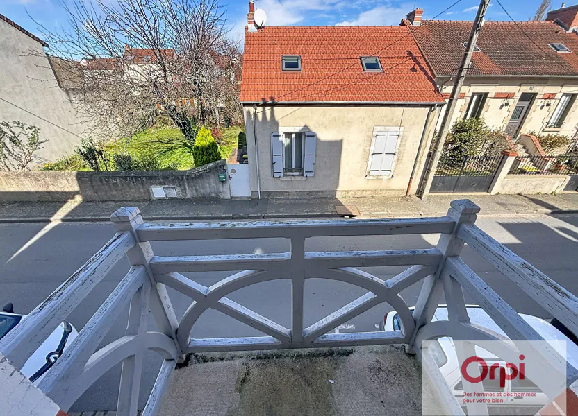 Flat Rue Paul-Louis Courier in Montluçon