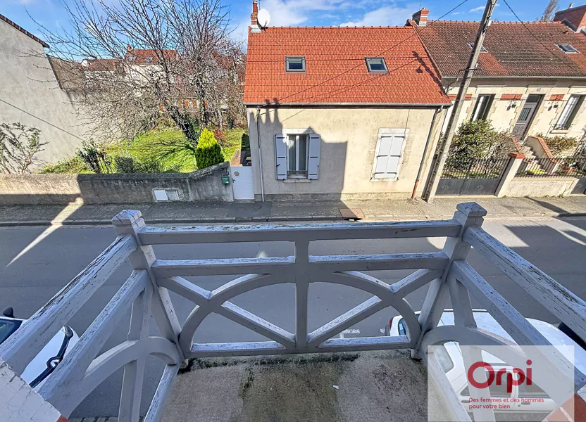 Flat Rue Paul-Louis Courier in Montluçon