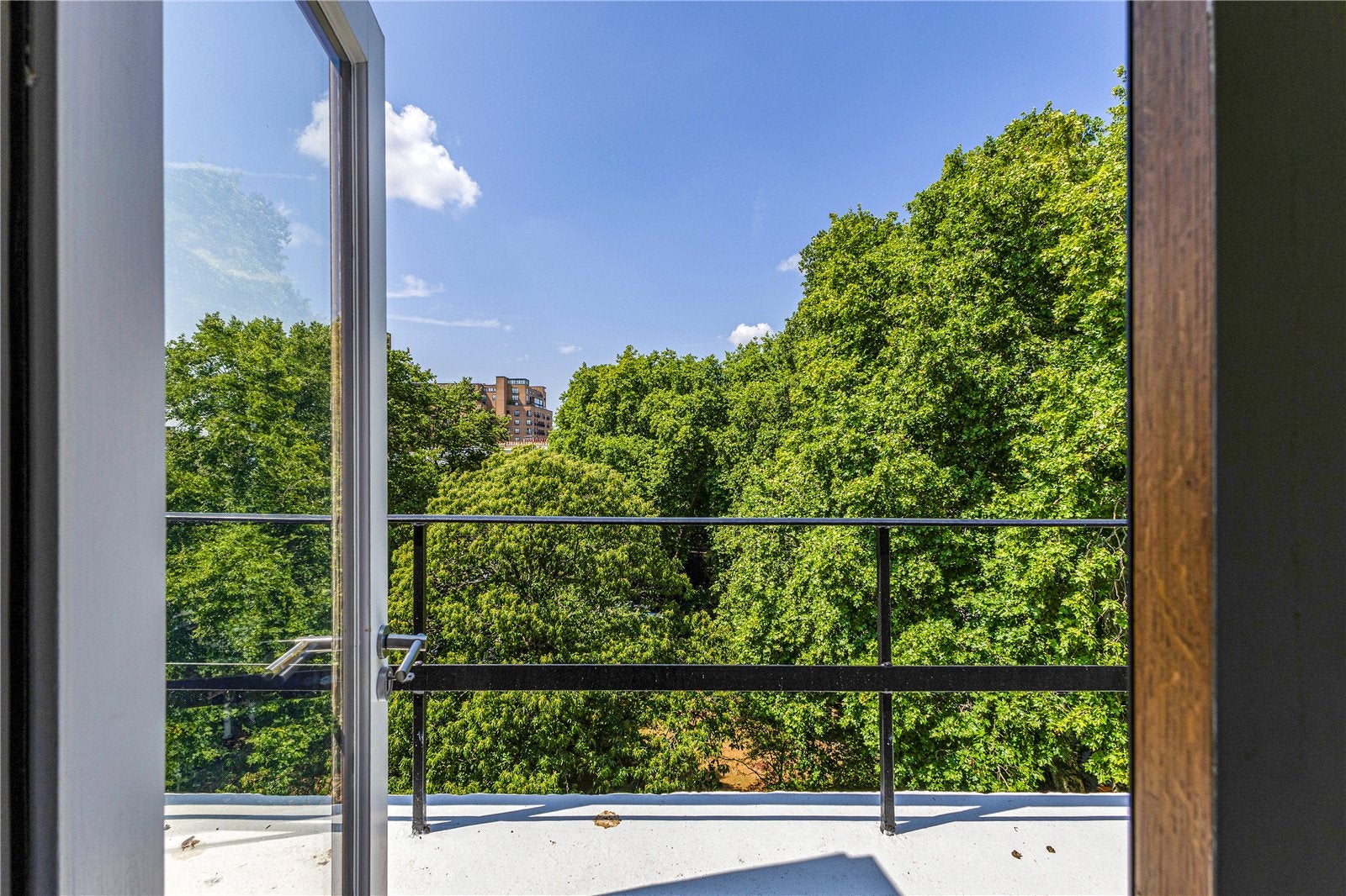 Flat Cornwall Gardens in Greater London