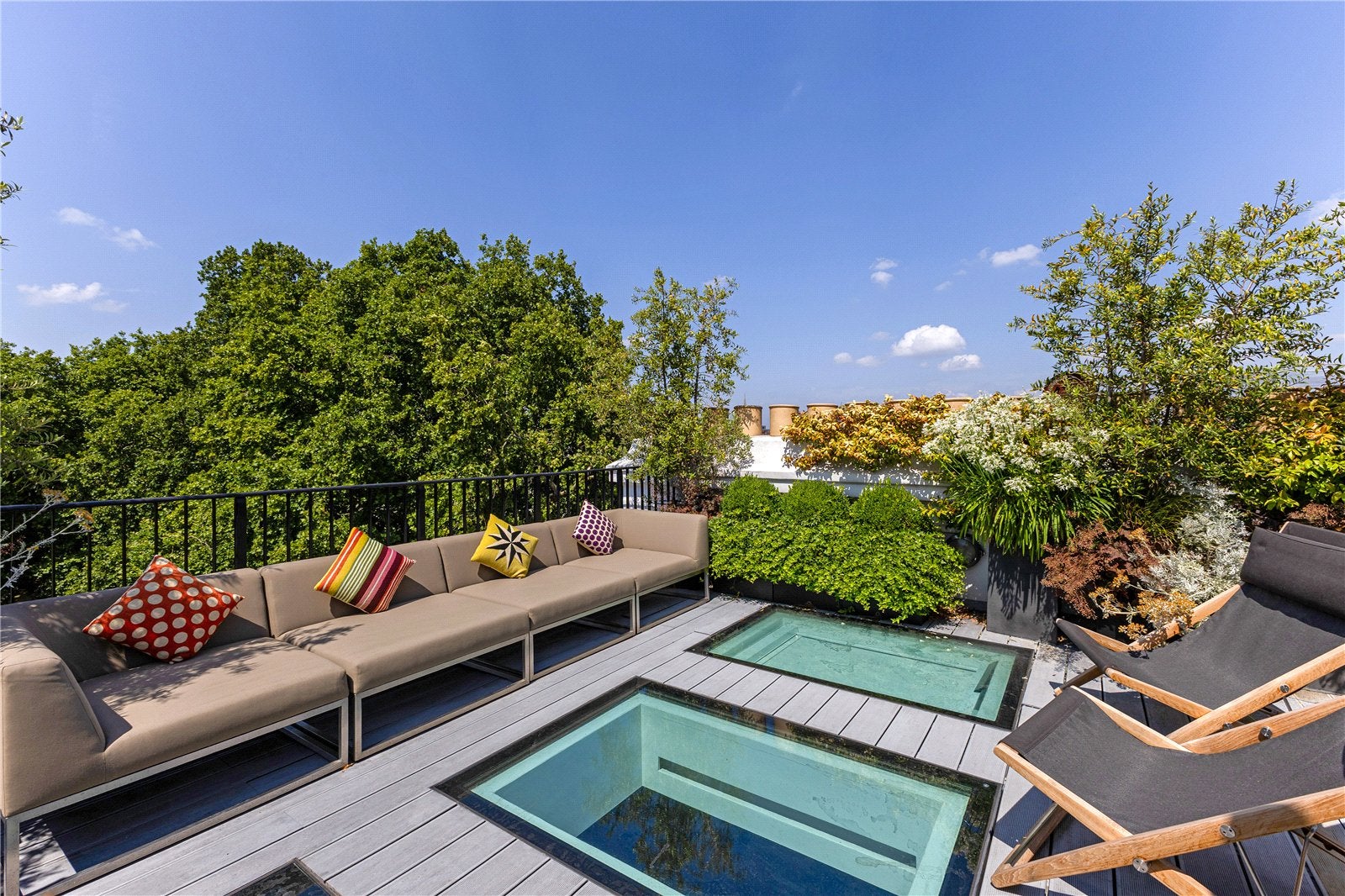 Flat Cornwall Gardens in Greater London