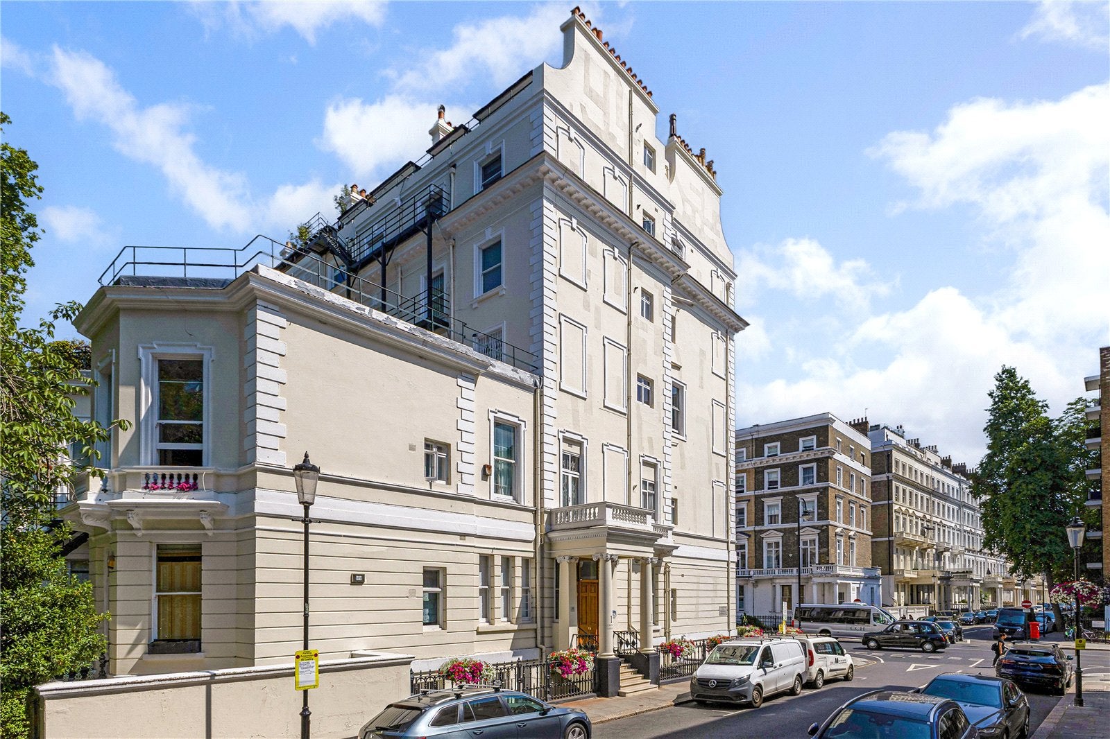 Flat Cornwall Gardens in Greater London