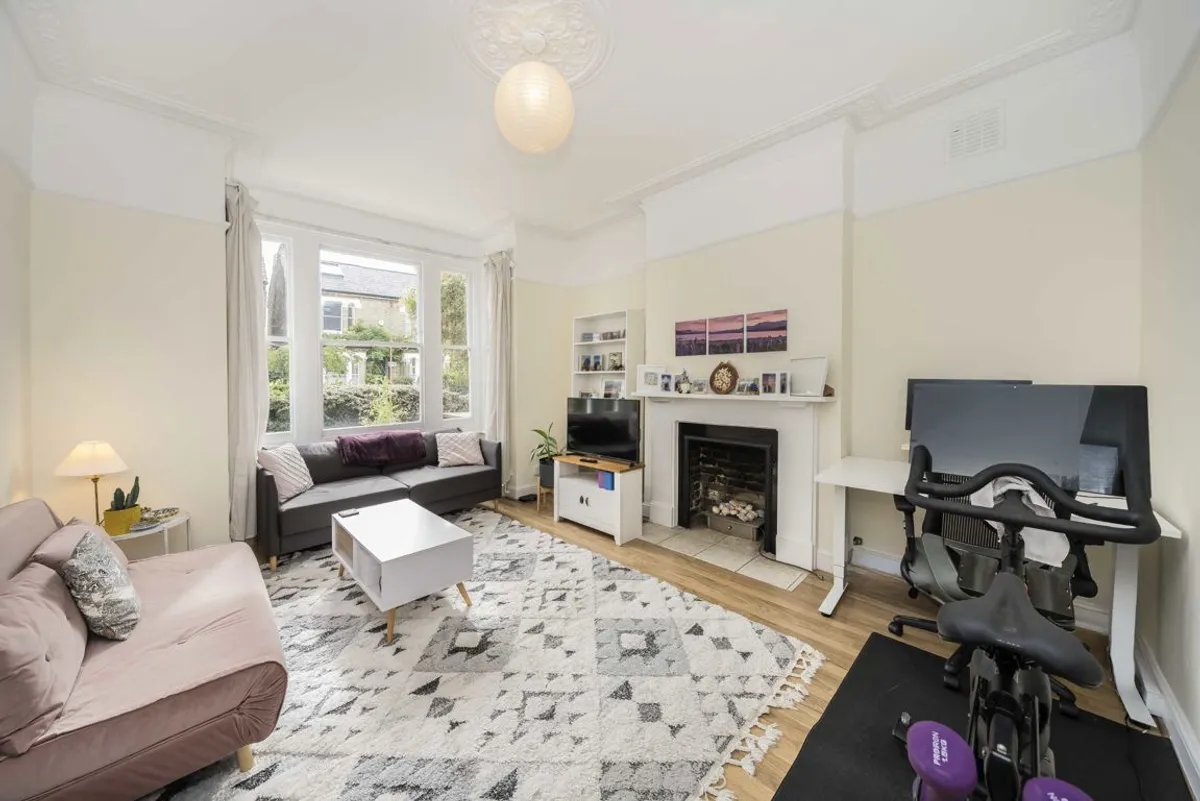 Flat Sistova Road in Greater London