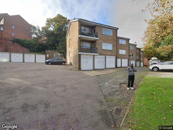 Flat Downs Road in Luton