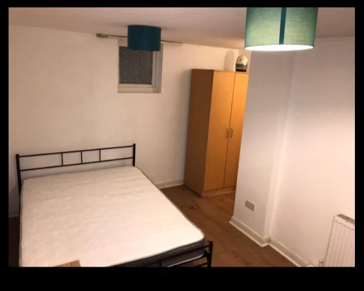 Room Victoria Road in Chichester