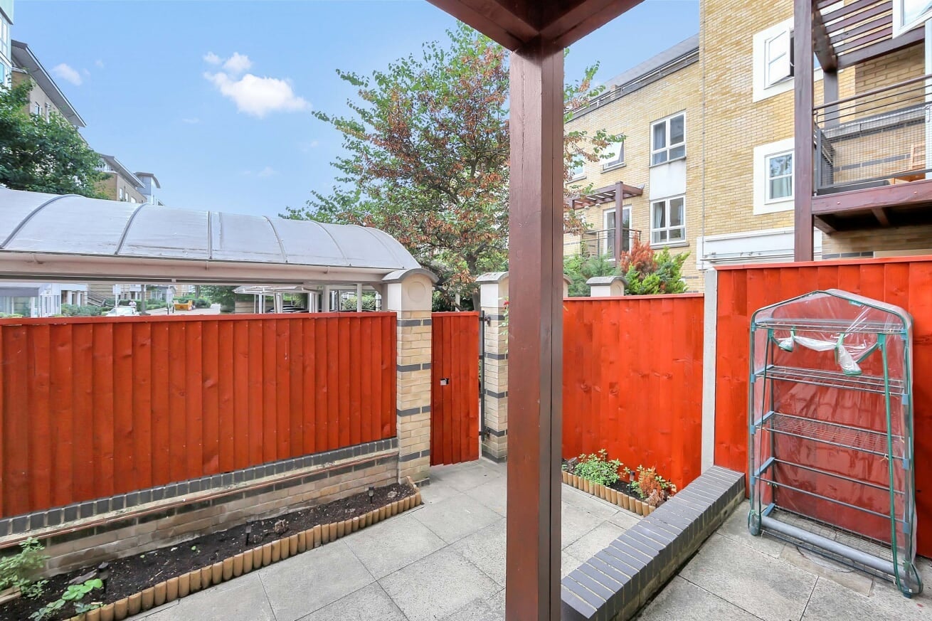 House Ferry Street in Greater London