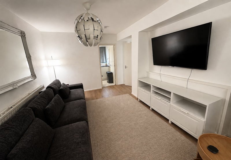 Room Wentworth Crescent in Greater London