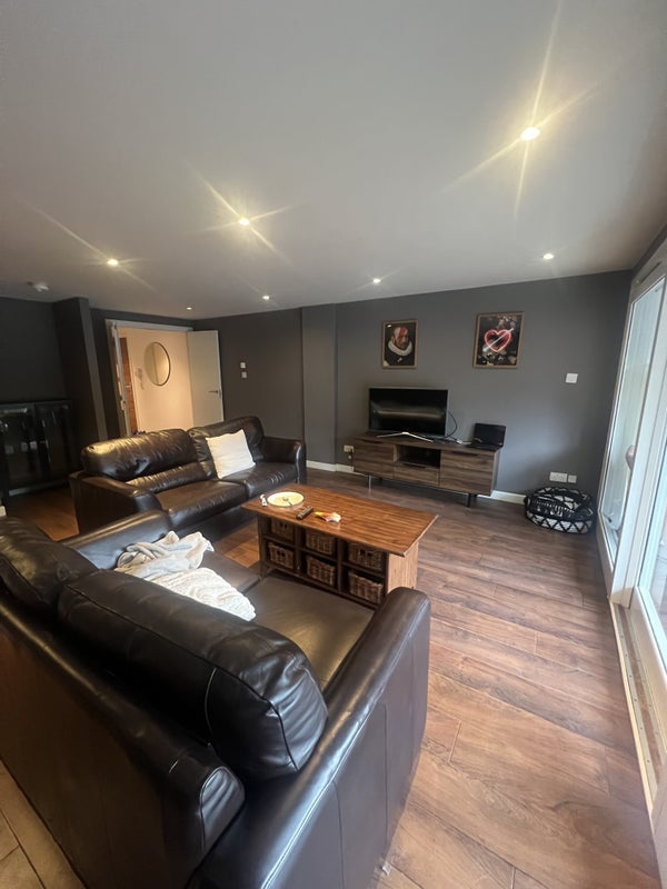 Room Templeton Street in Glasgow